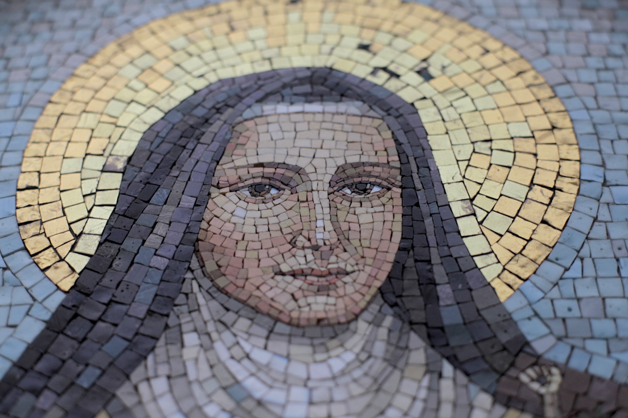 Maria met handje van Jezus