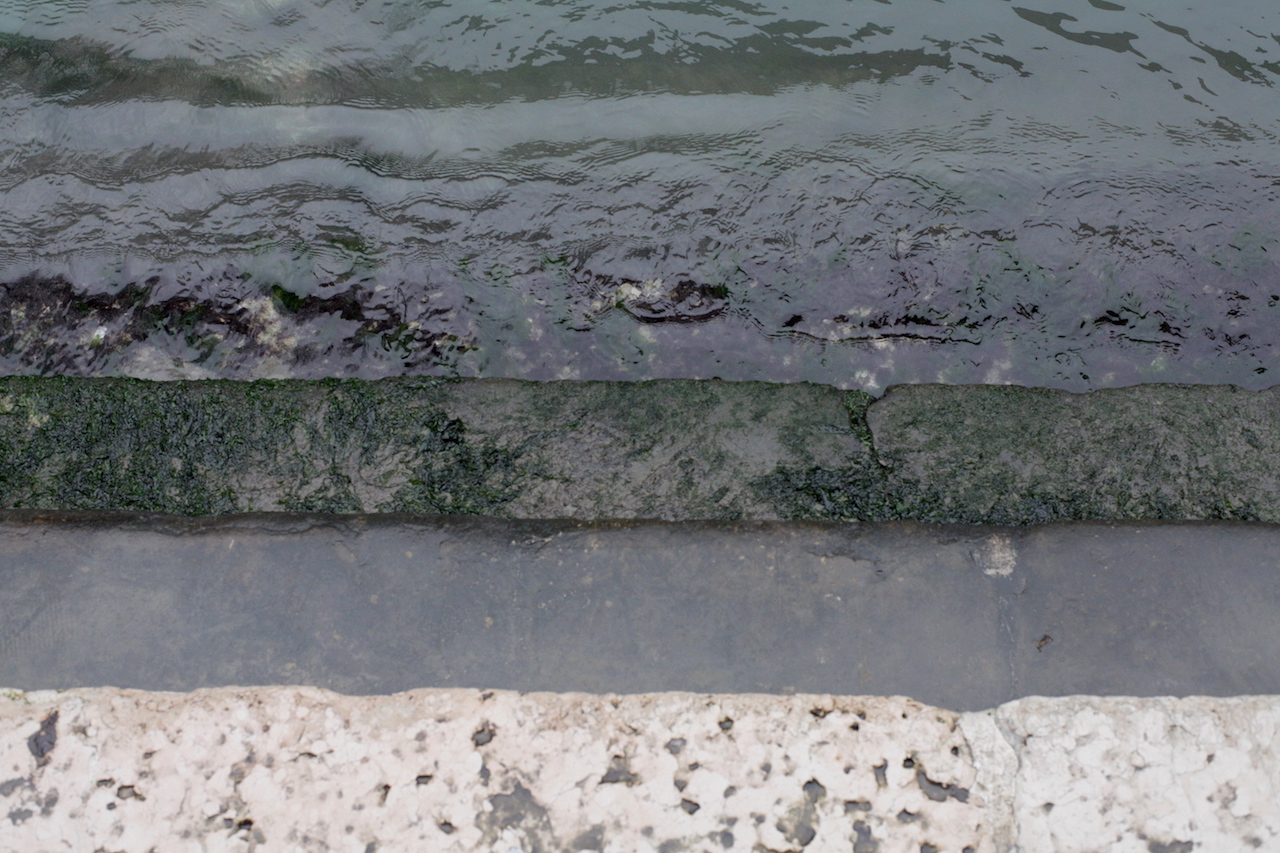 Trapteden het water in