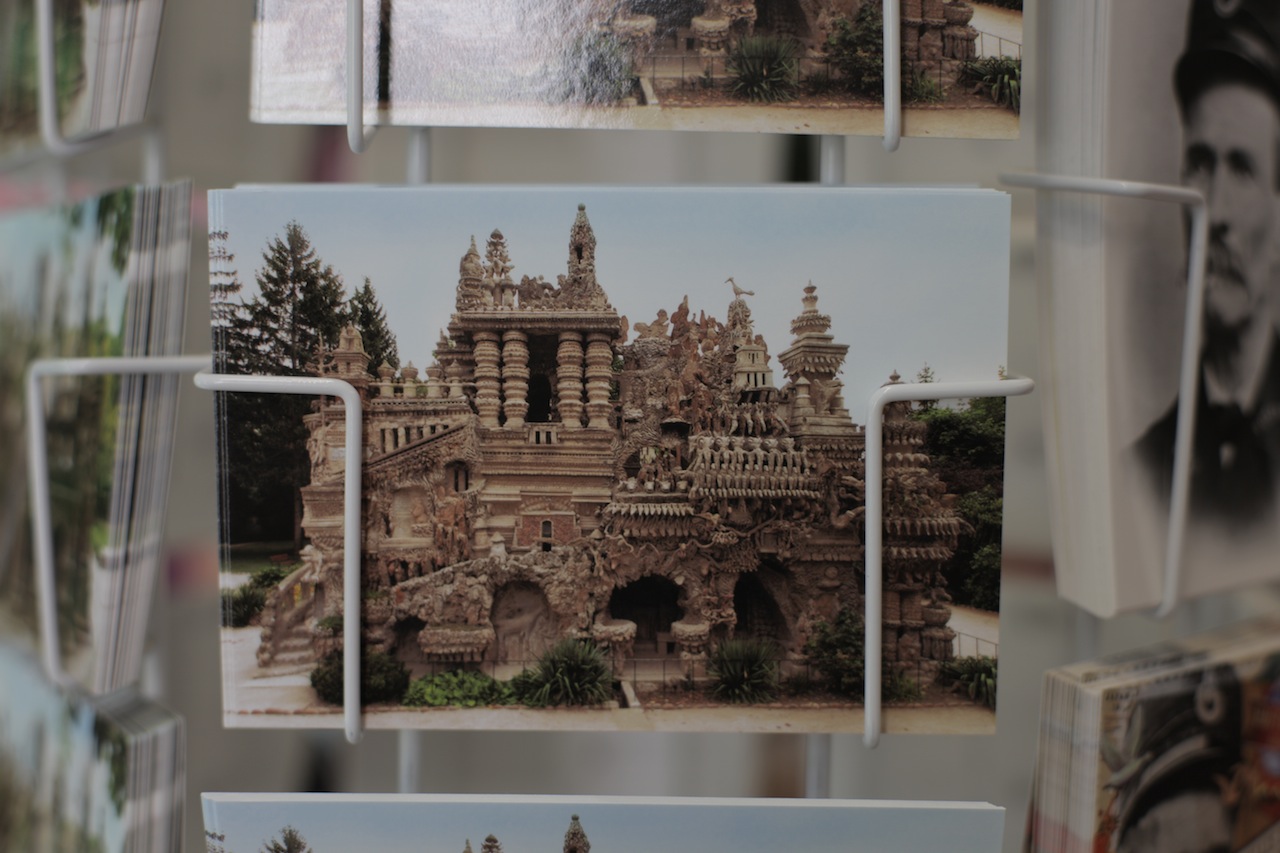 Briefkaart met het paleis van de postbode